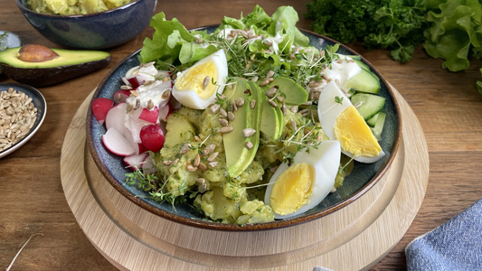 Vegetarischer Wrap mit Räuchertofu 