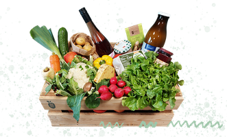 Biokiste mit Gemüse, Obst, Wein Käse, Eier