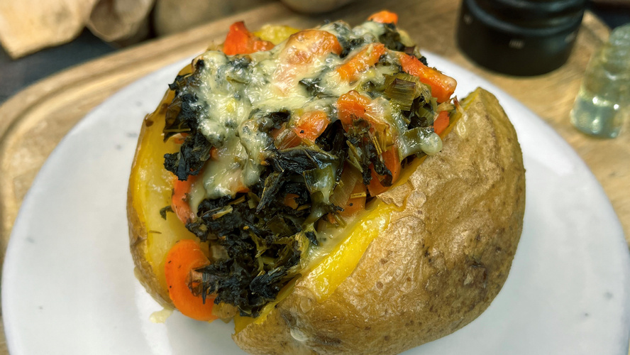 Rezeptbild für 78. Gefüllte Ofenkartoffeln mit Grünkohl und Möhren