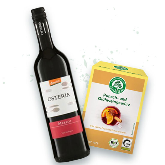  1x Flasche Merlot und 1x Lebensbaum Punsch- und Glühweingewürzche Rotwein der Marke Osteria und eine Packung mit Punsch- und Glühweingewürz. Der Hauptinhalt ist die Kombination der beiden Produkte, die zusammen für die Zubereitung von Glühwein verwendet werden können.