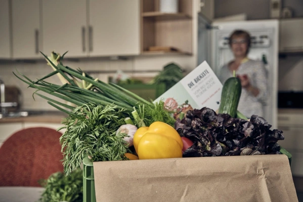 Biokiste auf Küchentisch