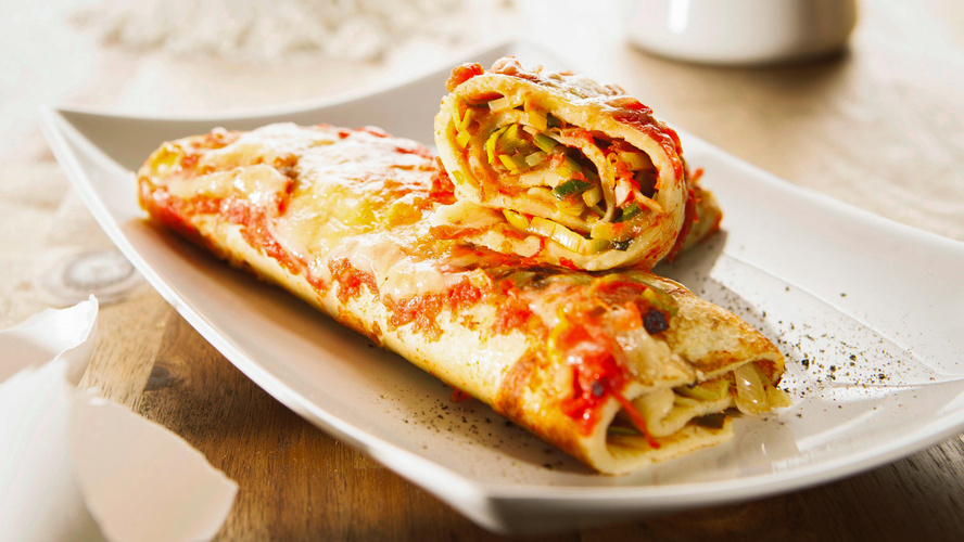 Rezeptbild für 253. Lauchpfannkuchen mit Bergkäse auf Tomatensugo