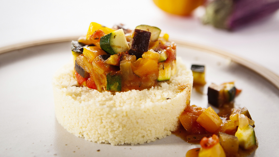 Rezeptbild für 260. Pikantes Ratatouille auf Couscous-Bett (vegan)