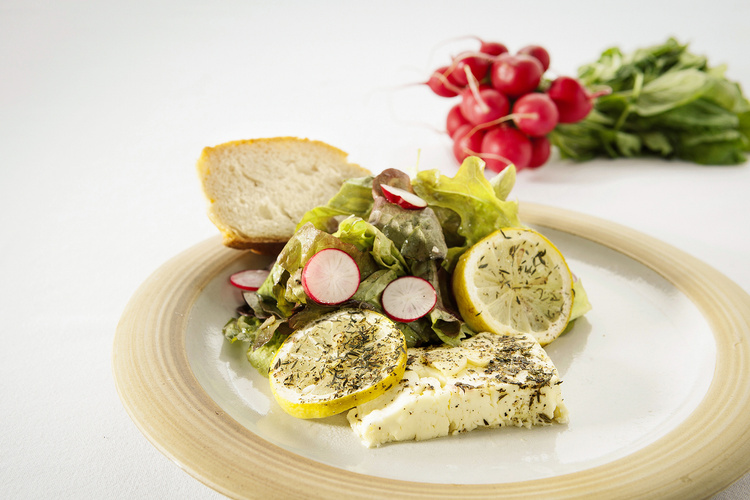 Rezeptbild für 281. Eichblatt-Radieschensalat mit Zitronen-Thymian Hirtenkäse