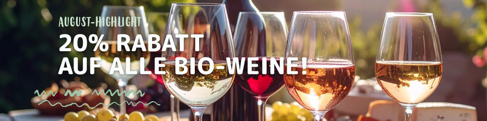 KI generiert: Weingläser im Freien mit Text: "AUGUST-HIGHLIGHT! 20% RABATT AUF ALLE BIO-WEINE!"