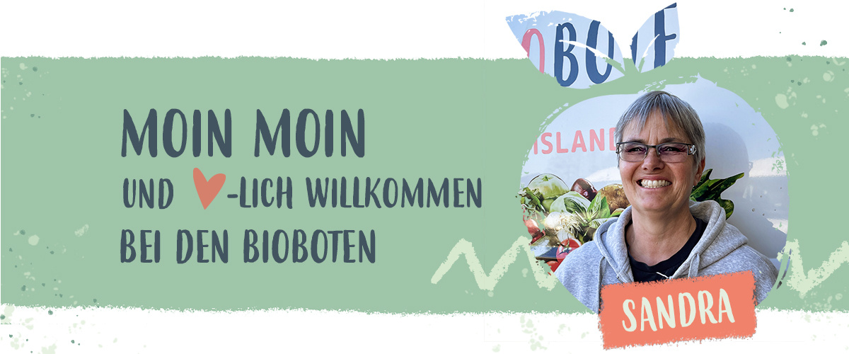 KI generiert: Eine Frau lächelt vor einer Collage mit der Begrüßung "Moin Moin und herzlich willkommen bei den Bioboten". Ihr Name "Magda" steht auf einem roten Banner unter ihrem Bild.