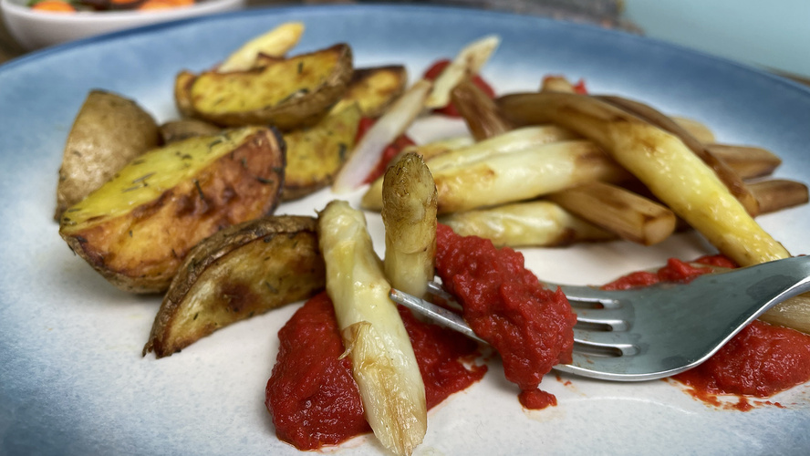 Rezeptbild für 55. Gebratener Spargel mit Thymian-Kartoffeln