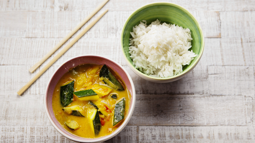 Rezeptbild für 239. Fruchtiges Zucchini-Curry mit Jasminreis (vegan)