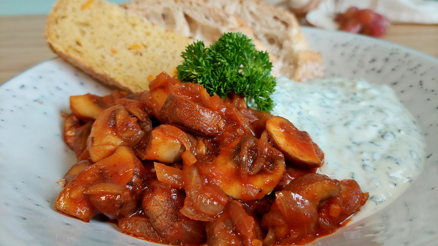 Rezeptbild für 27. Geschmorte Champignons mit Kräuterdip