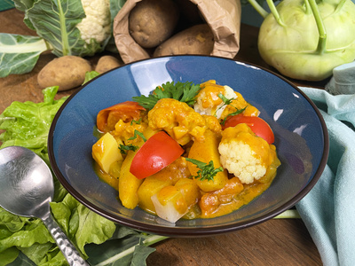 Ragout von der Kartoffel mit Kohlrabi und Kokosmilch