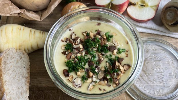 Rezeptbild für 79. Pastinakencremesuppe mit Apfel