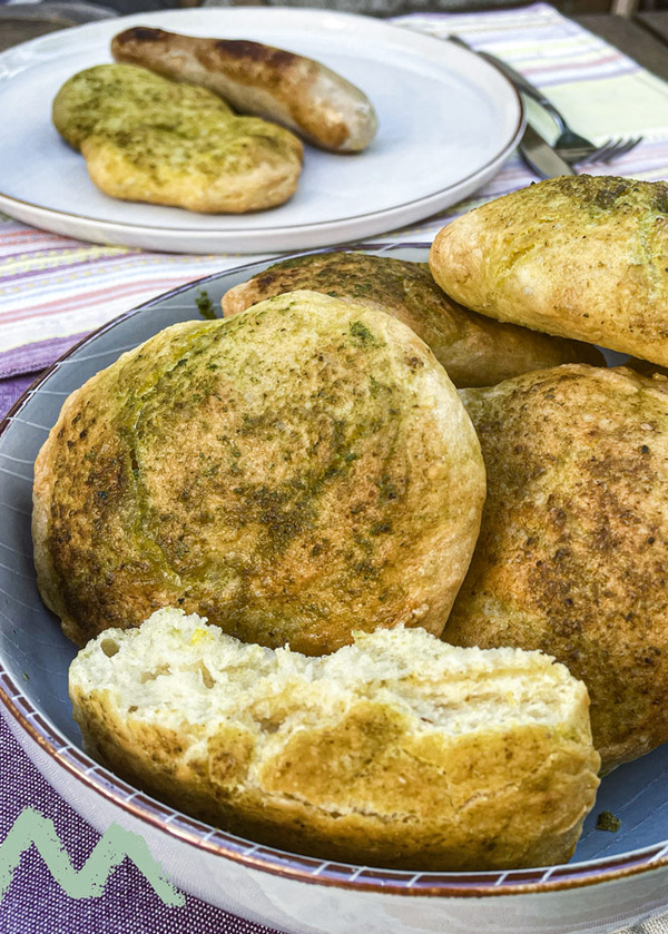 Grillbrot mit Basilikum-Öl