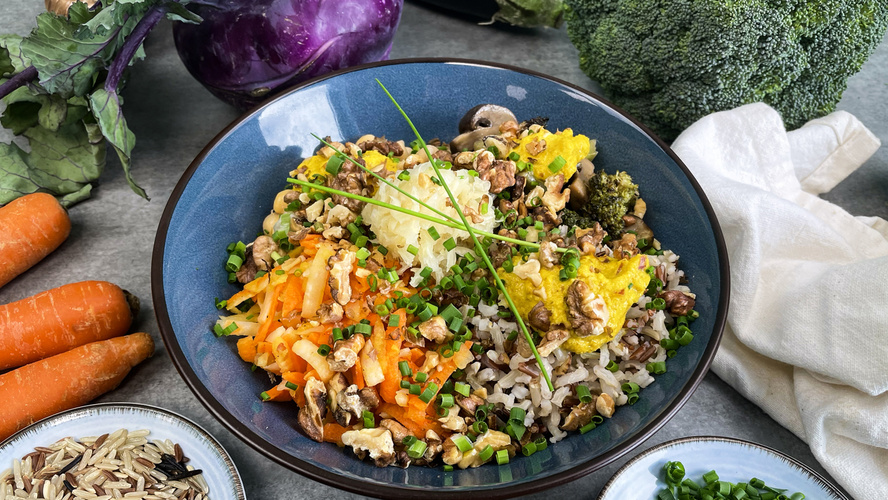 Rezeptbild für 99. Gemüsebowl mit Kurkuma Dressing (vegan)