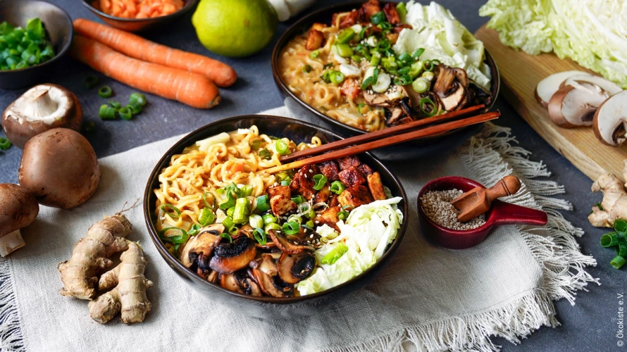 Rezeptbild für 210. Thai Ramen mit Pilzen und knusprigem Tofu (vegan)