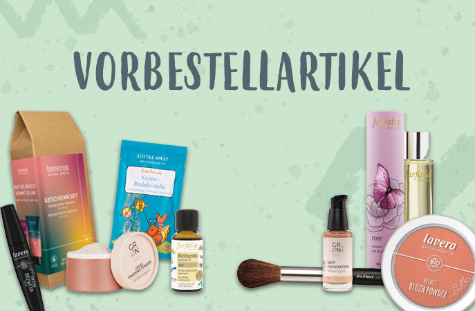 KI generiert: Verschiedene Kosmetikprodukte vor grünem Hintergrund. Text: "VORBESTELLARTIKEL".