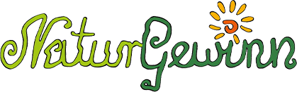 KI generiert: Das Bild zeigt das Wort "NaturGewinn" in einer stilisierten Schrift, wobei das "G" mit einer Sonne versehen ist. Die Farben sind hauptsächlich grün, was an Nachhaltigkeit und Natur erinnert.